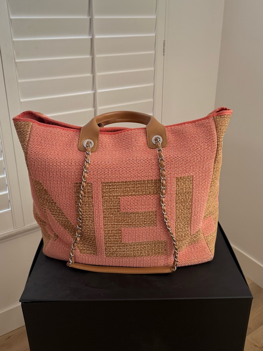 Chanel Pink Raffia Large Shopping Tote - Picture 4 of 11